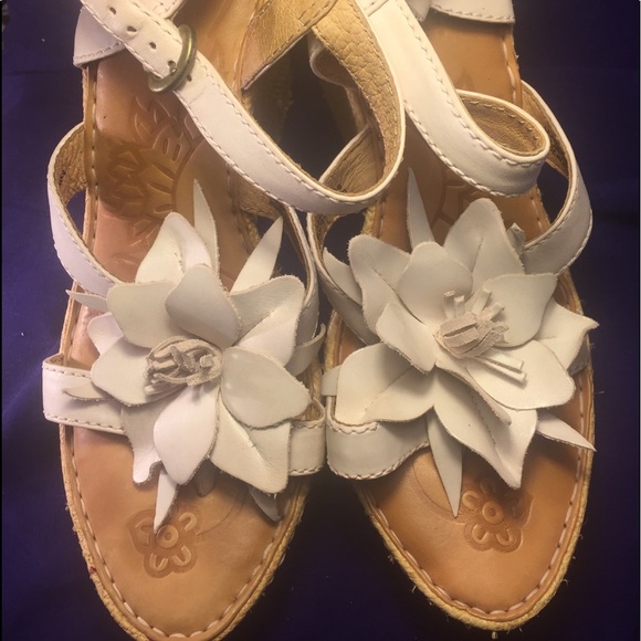 Born Shoes - BORN BEIGE LEATHER FLOWER WEDGES - SIZE 8